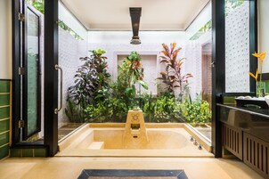 淋浴/盆浴组合、免费洗浴用品、吹风机、浴袍