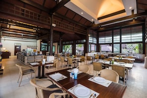 Daily buffet breakfast (THB 350 per person)