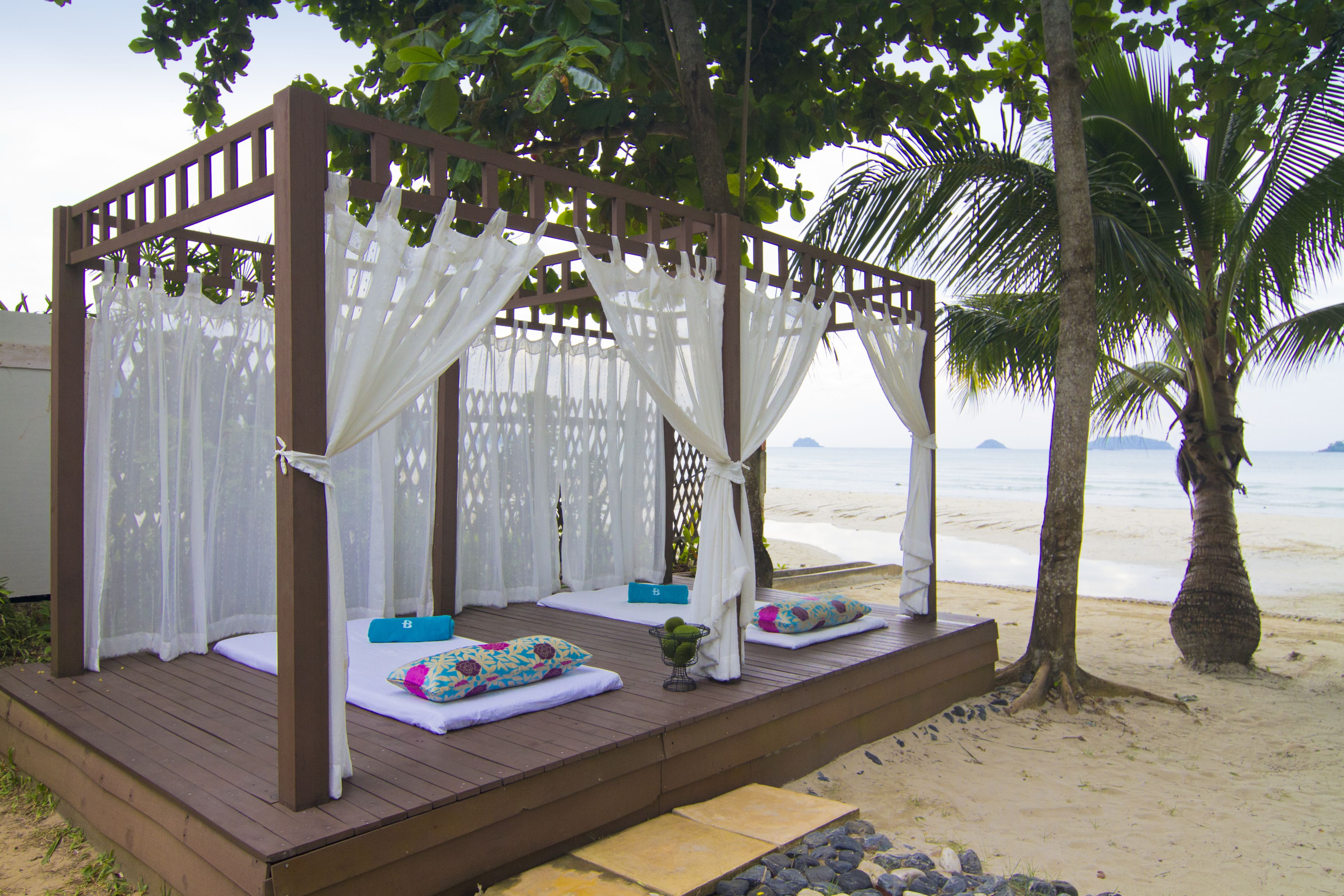 couples treatment room(s), sauna, steam room, body treatments