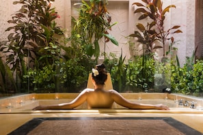 Bathtub spa outdoor