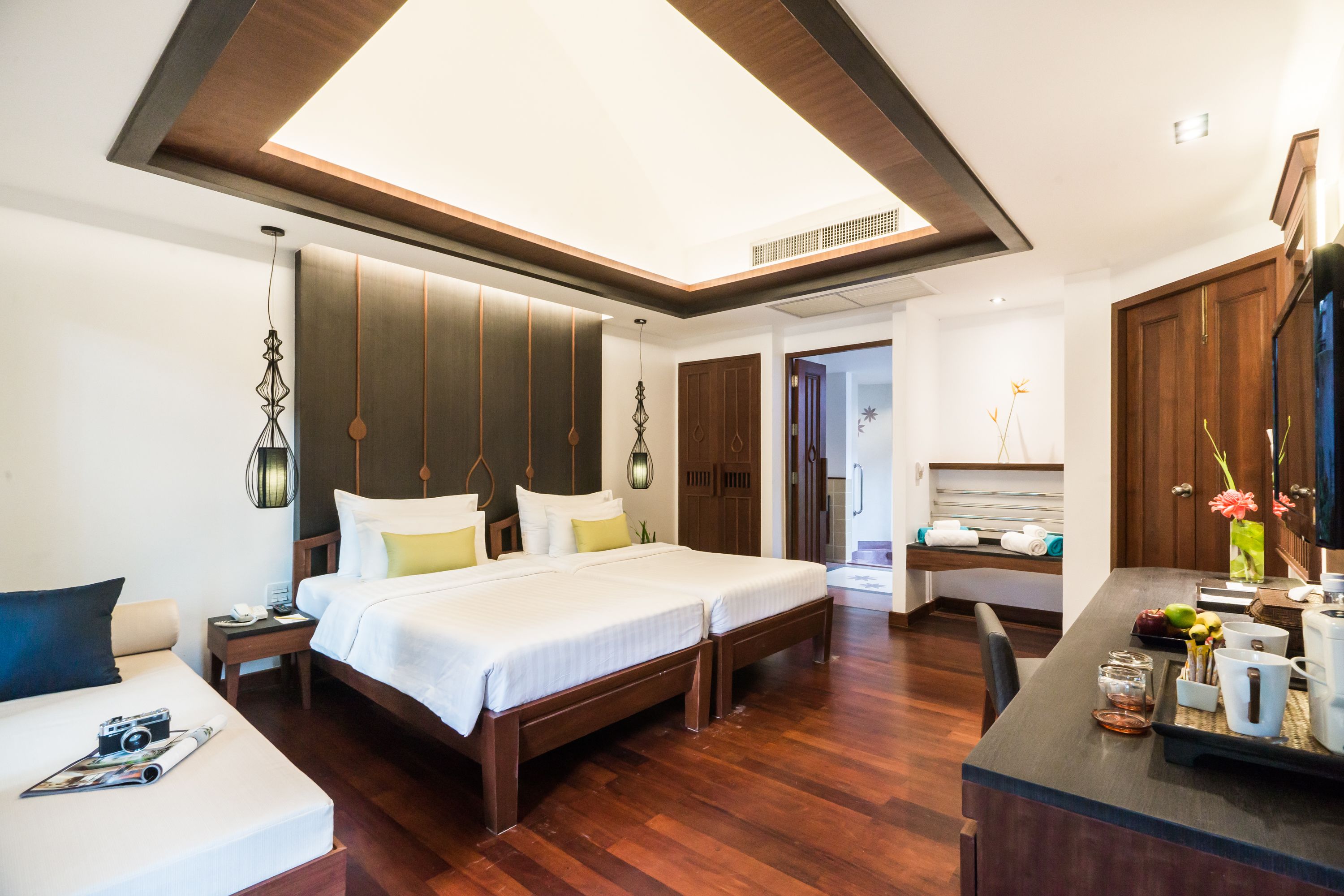 deluxe room | minibar, in-room safe, desk, blackout curtains