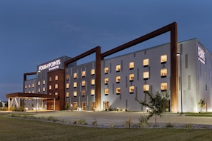 Exterior - Four Points by Sheraton Fargo Medical Center (Fargo)