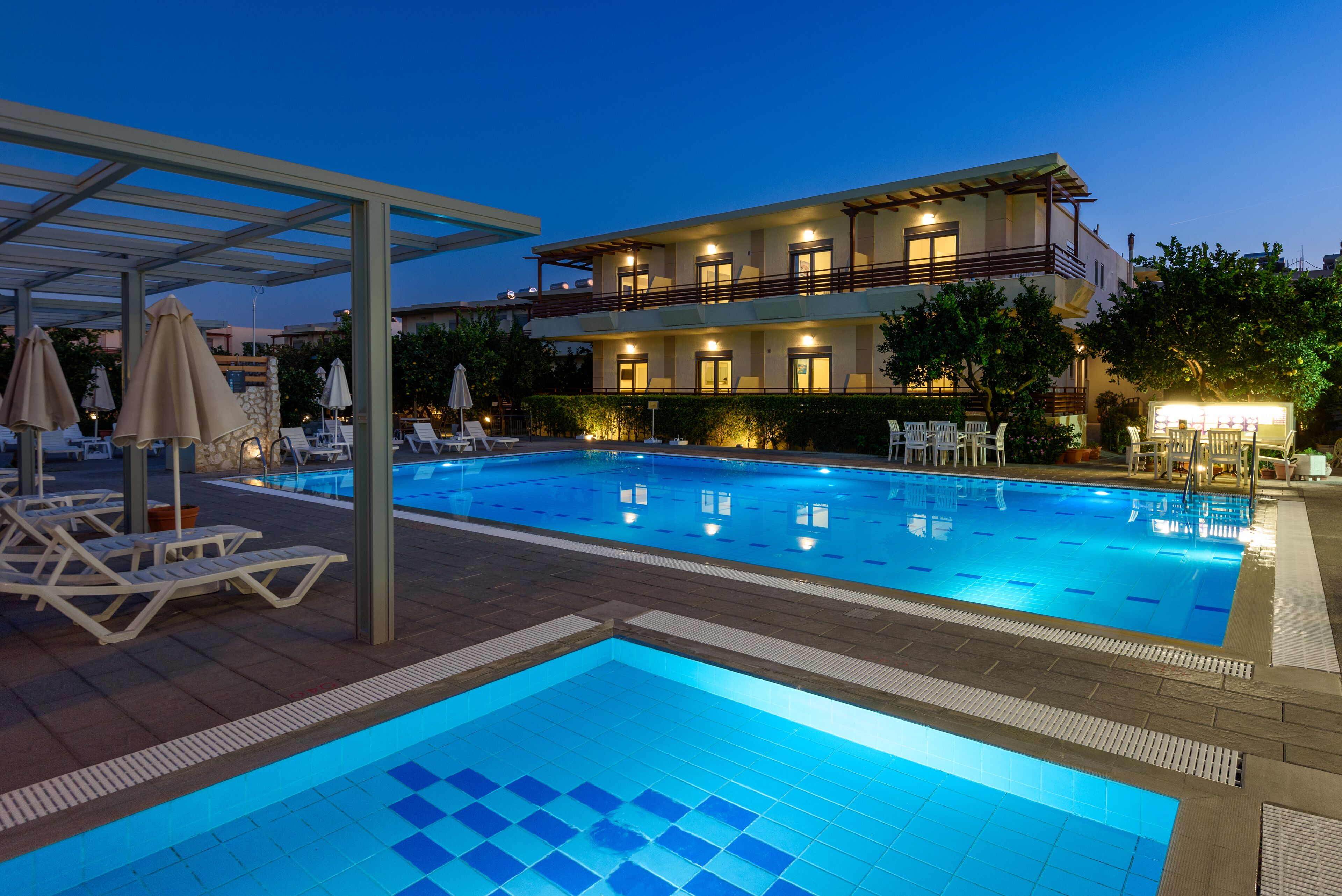 Outdoor pool, sun loungers