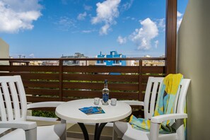 Deluxe Apartment | Balcony