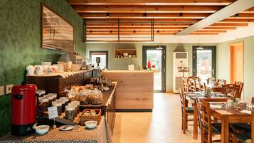 Free daily continental breakfast