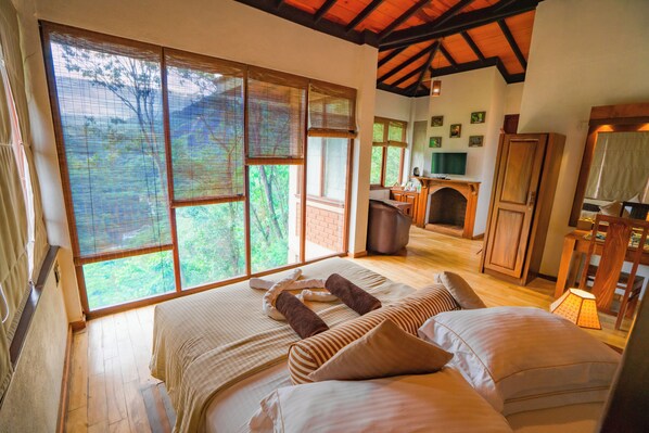 Casa de campo exclusiva, vistas al río, junto a la montaña | Sábanas de algodón egipcio y ropa de cama de alta calidad