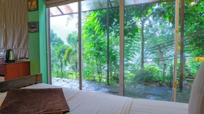 Habitación triple básica | Sábanas de algodón egipcio y ropa de cama de alta calidad