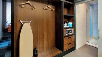 1 bedroom, in-room safe, desk, laptop workspace