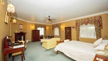 Deluxe Suite, Private Bathroom (Maslin)
