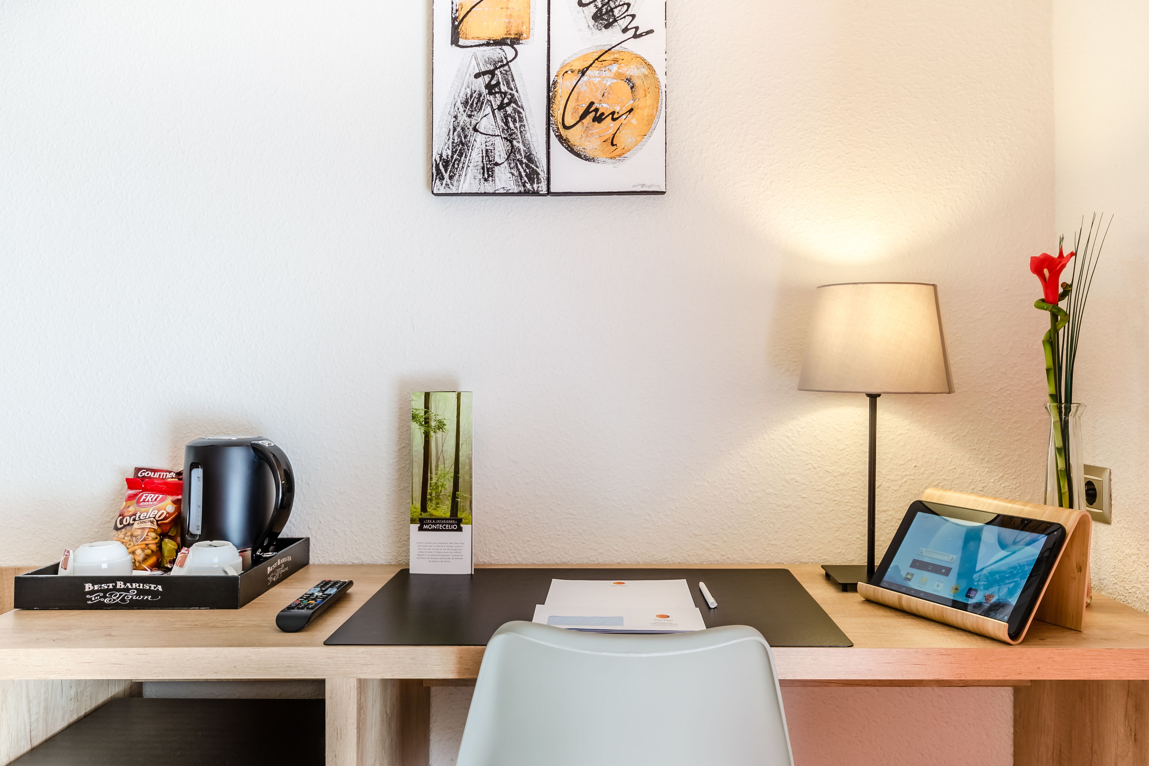 in-room business centre