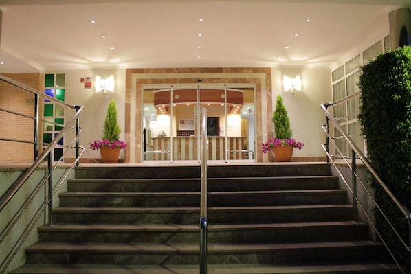 A hotel entrance with a marble staircase, metal railings, and potted plants. - Hotel Gran Playa (Santa Pola)