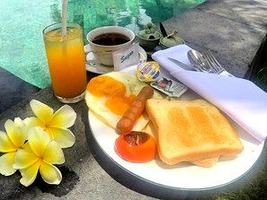 Bữa sáng mang đi hàng ngày (75000 IDR/mỗi người)