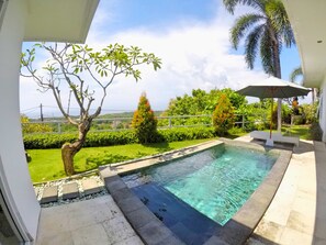 Biệt thự trăng mật, 1 phòng ngủ, hồ bơi riêng, quang cảnh biển | Két bảo mật tại phòng, bàn, màn/rèm cản sáng, phòng cách âm
