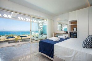 Executive Suite, Sea View, Upper Floor, Jetted Tub | Decoración personalizada, muebles diferentes y escritorio 