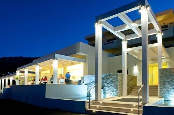 A modern building with a covered outdoor area, a staircase, and a pool. - Lindos White Hotel & Suites (Rhodes)