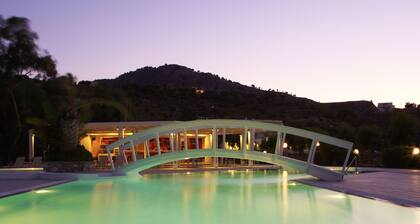 Lindos White Hotel & Suites