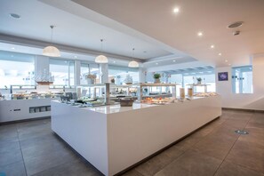 Breakfast, lunch and dinner served - Lindos White Hotel & Suites (Rhodes)
