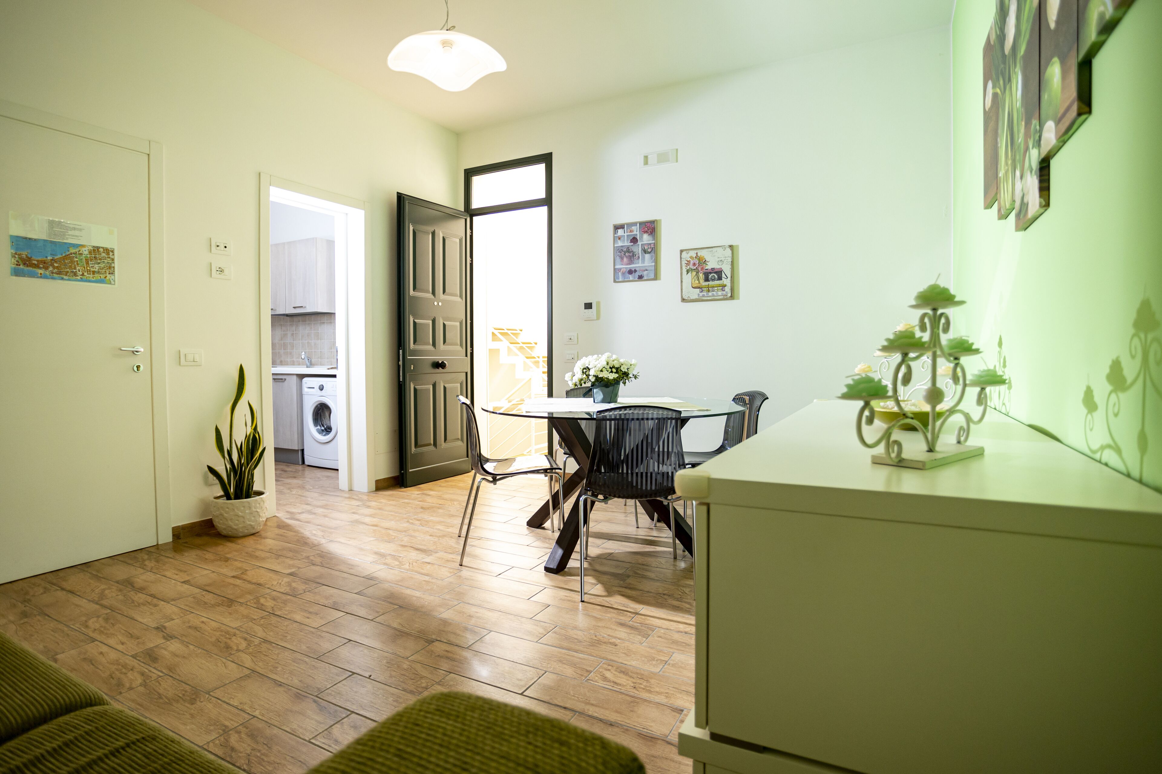 Télévision à écran plat de 28 pouces avec chaînes numériques, télévision