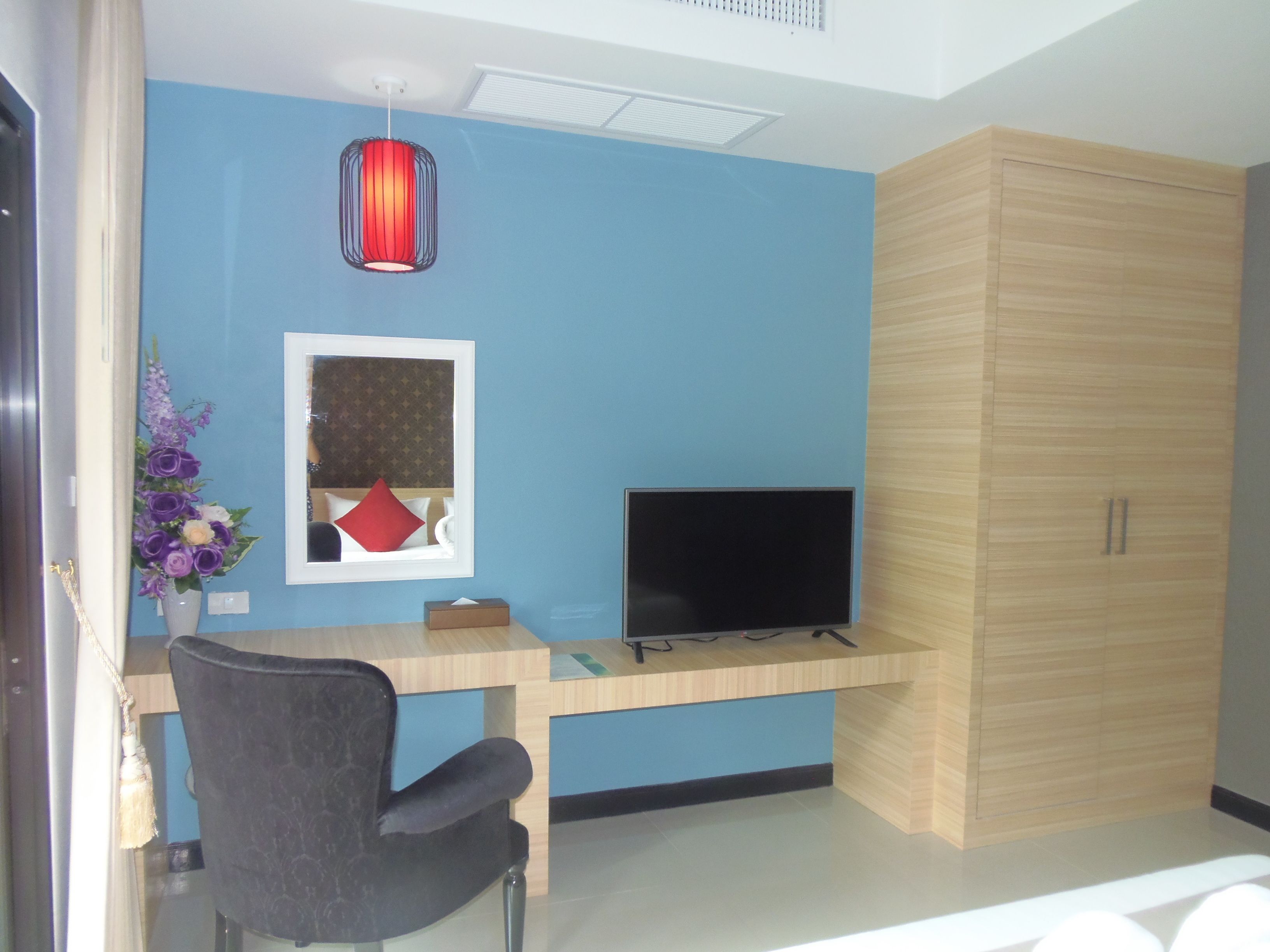 junior suite | living area | plasma tv
