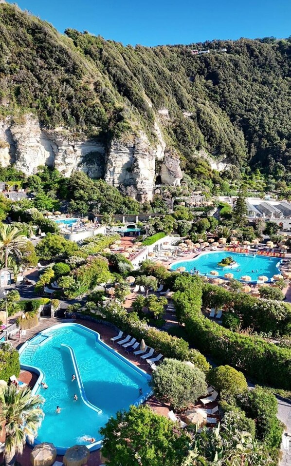 Outdoor pool, an infinity pool, pool loungers