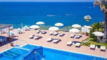 Outdoor pool, an infinity pool, pool loungers