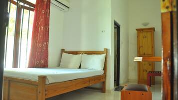 Yhden hengen standard-huone, 1 yhden hengen sänky, valtamerinäköala | Tallelokero huoneessa, ilmaiset vauvansängyt, lisävuoteet