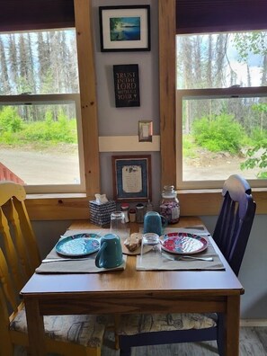 Cabin, 1 Queen Bed with Sofa bed (Mooseberry) | In-room dining