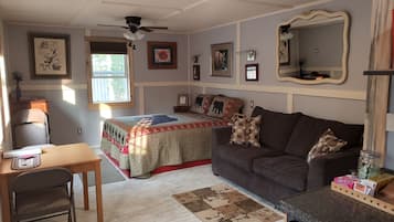 Cabin, 1 Queen Bed with Sofa bed (Mooseberry) | Interior