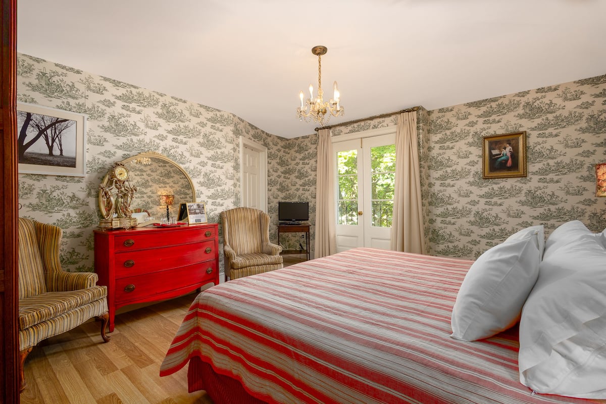 1 habitación, decoración personalizada y muebles diferentes
