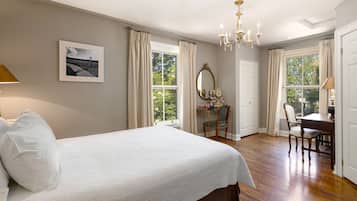 Chambre Supérieure, 1 grand lit, vue lac (River Room) | Décoration personnalisée, ameublement personnalisé