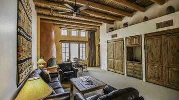 Suite, 1 Bedroom | Living room