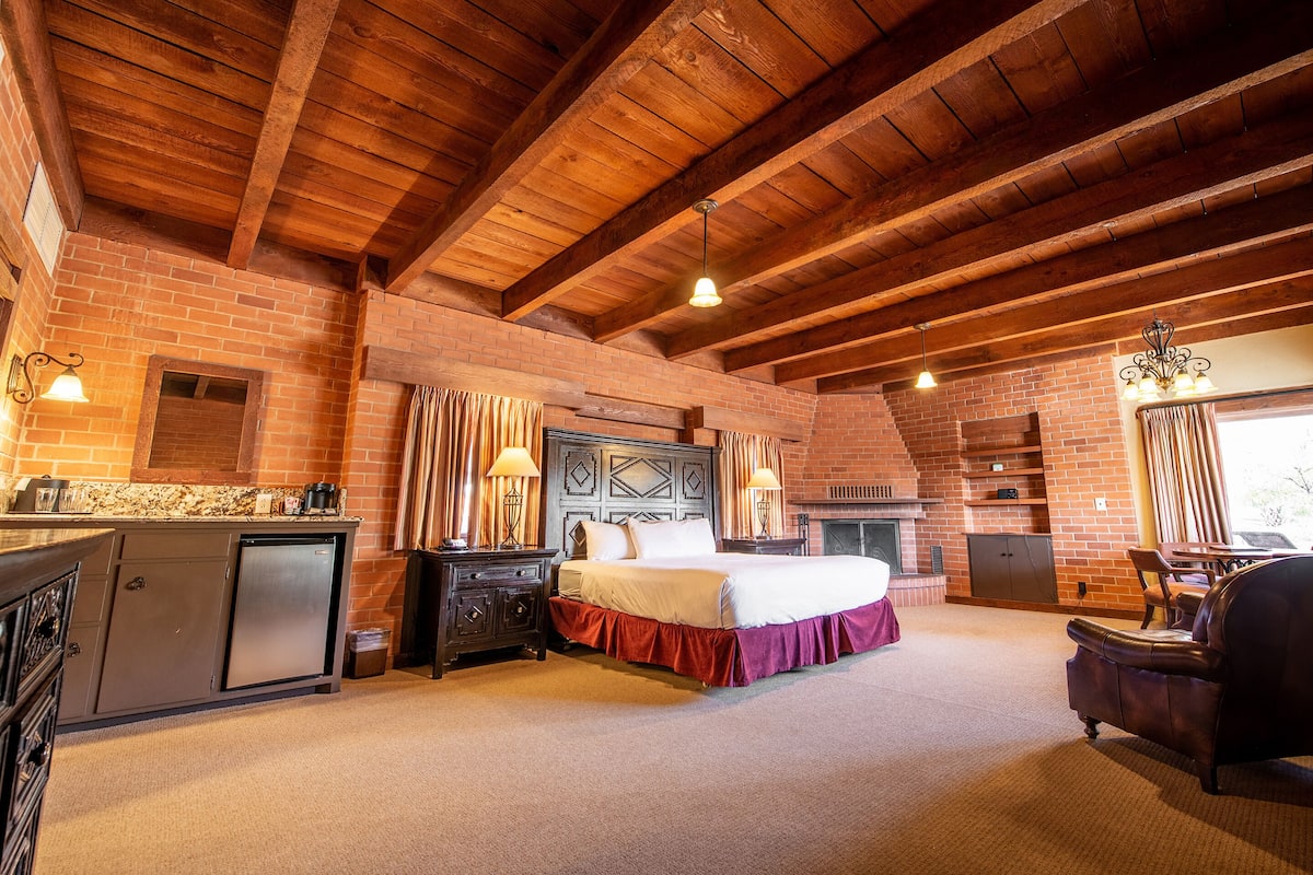 In-room safe, iron/ironing board, free WiFi, bed sheets