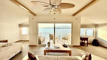 Standard Penthouse, 1 Double Bed, Sea View | Living area