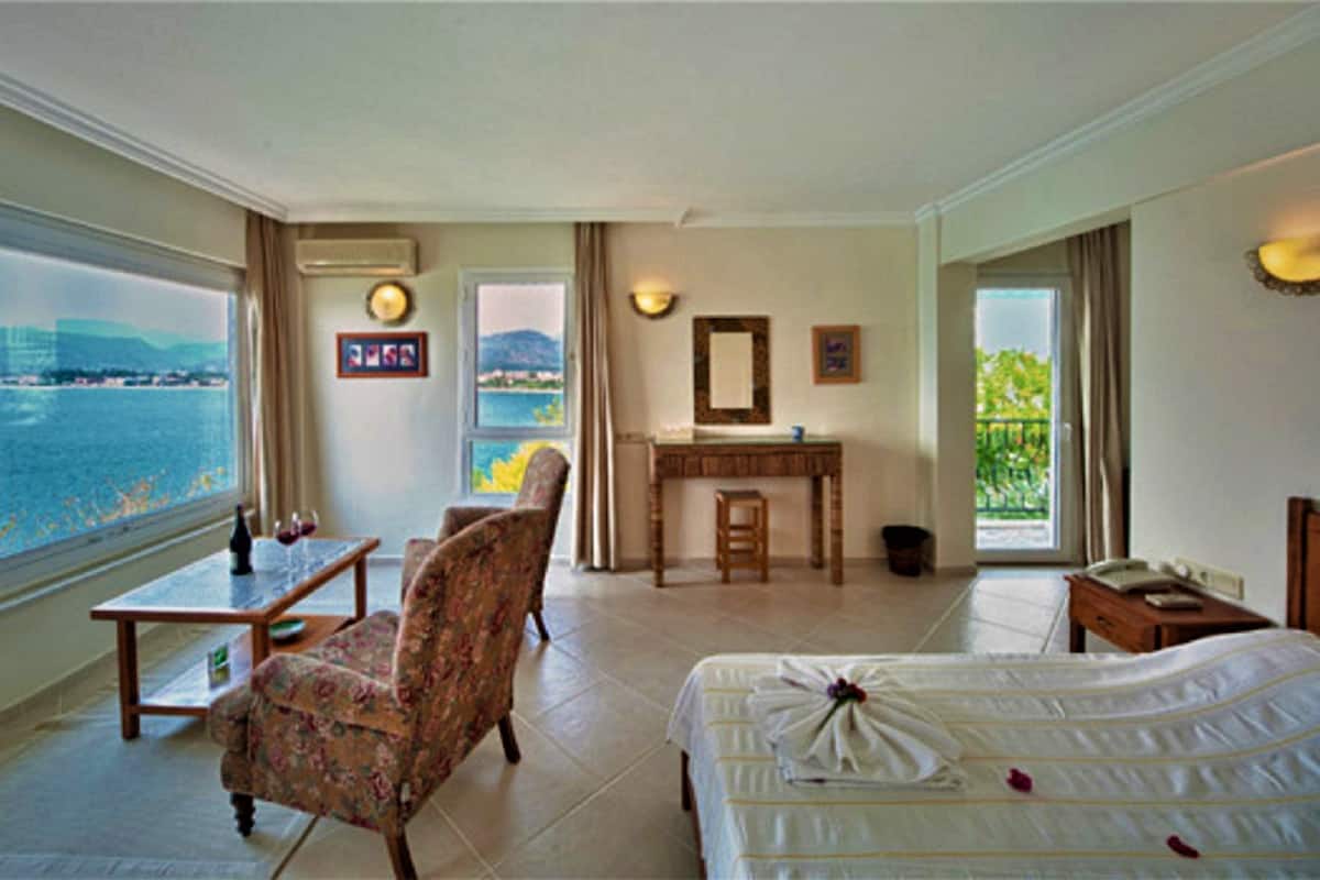 Standard Double Room, 1 Double Bed, Sea View | In-room safe, desk, WiFi (free), individually decorated