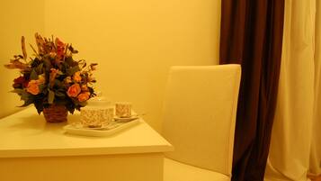 Deluxe Double Room (private external bathroom) | Room amenity