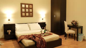 Premium bedding, minibar, desk, blackout curtains