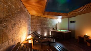 Couples treatment room(s), sauna, hot tub, steam room