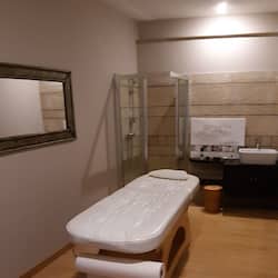 Salas para tratamentos a dois, sauna seca, banheira de hidromassagem