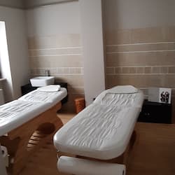 Bilik rawatan pasangan, sauna, tab panas, bilik wap