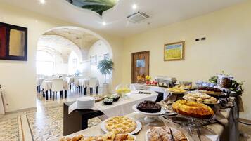 Colazione a buffet inclusa, servita tutte le mattine