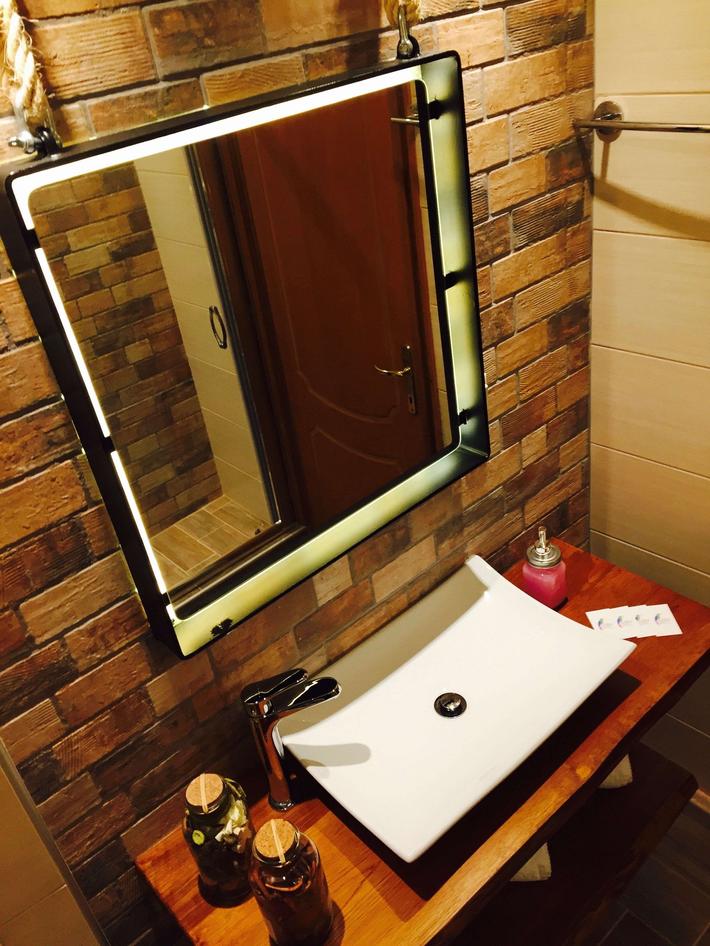 triple room, garden view | bathroom sink