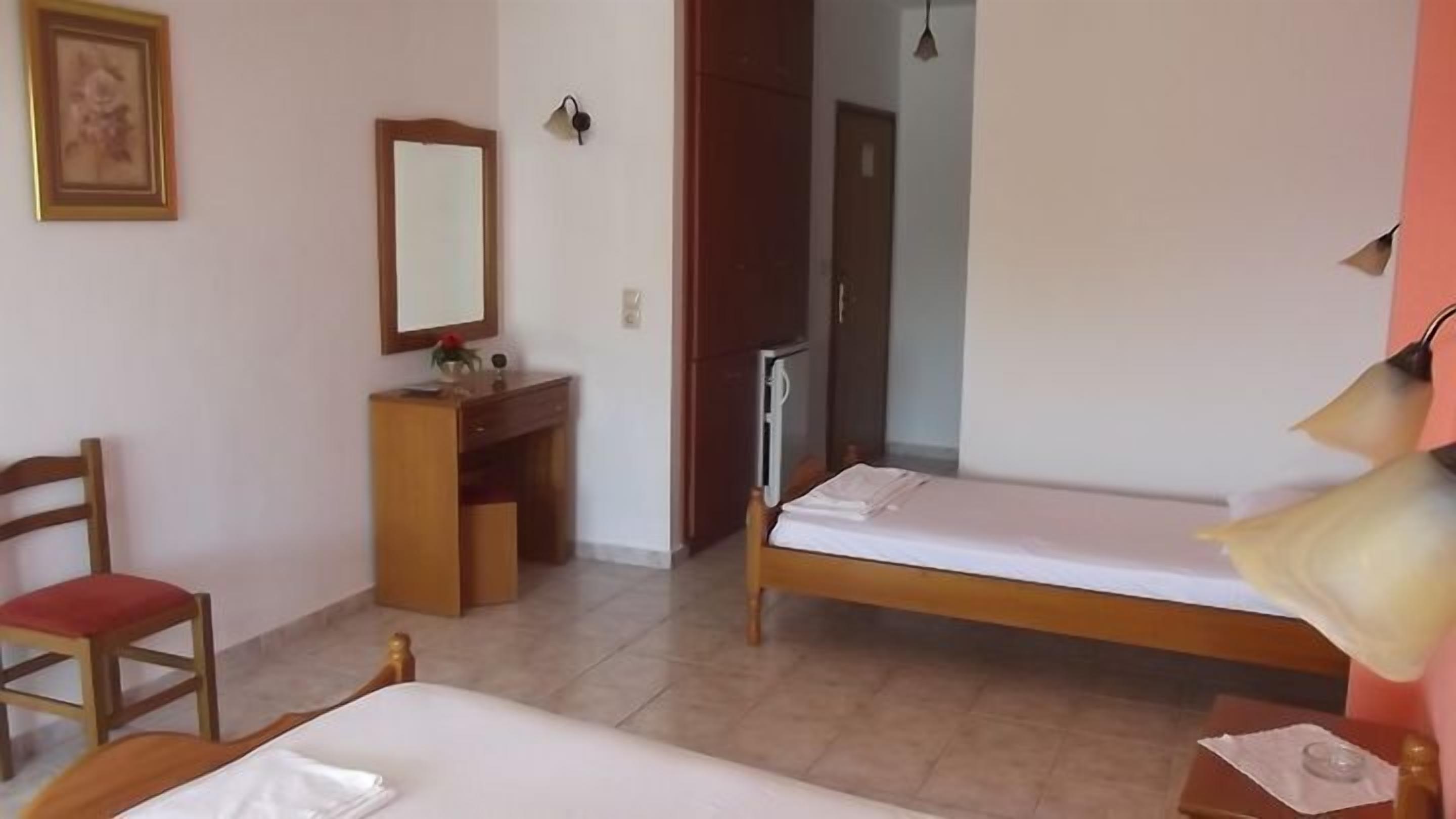 triple room, garden view | soundproofing, free wifi, bed sheets