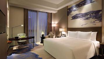 迷你吧、熨斗/熨衫板、鬧鐘