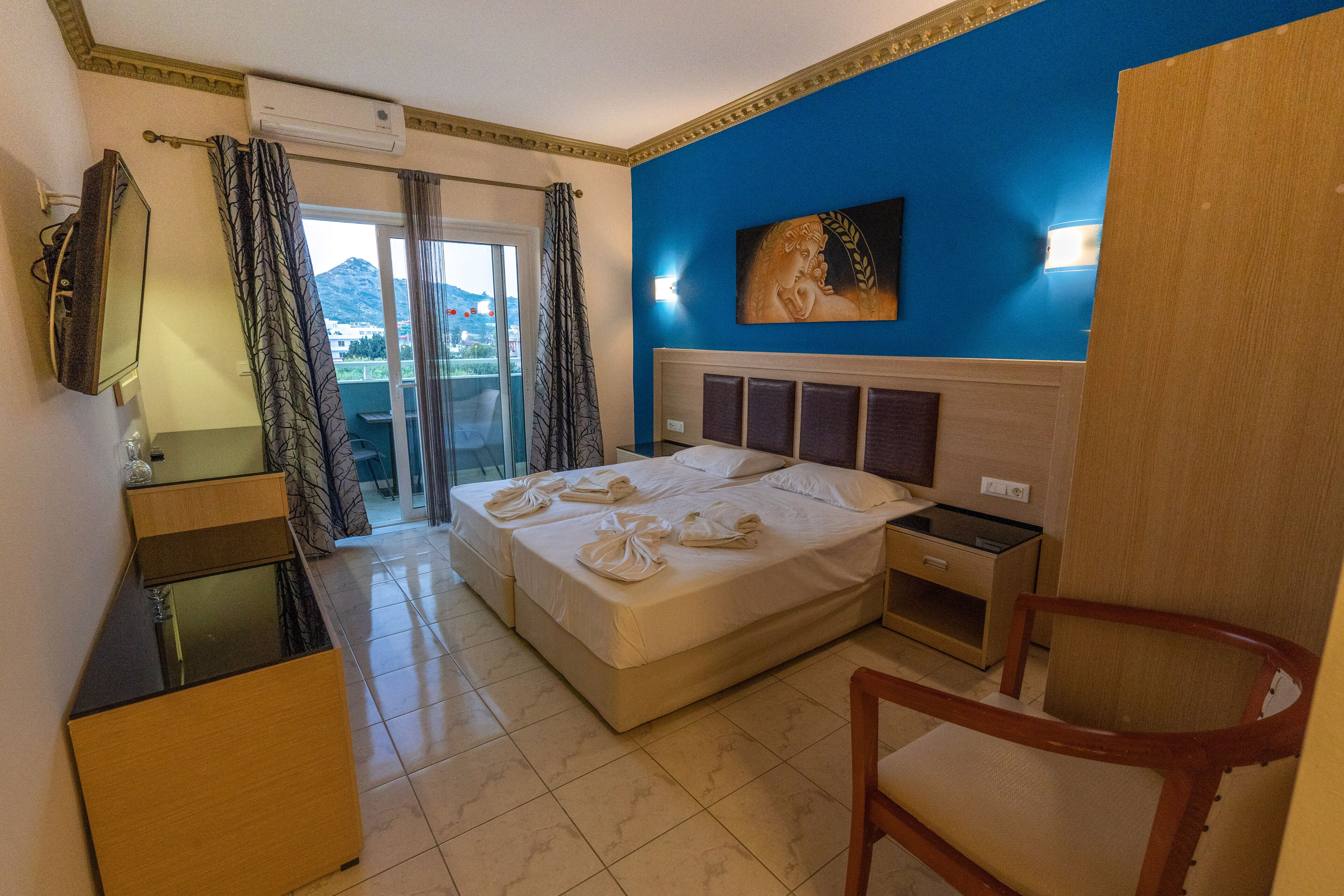 Iron/ironing board, wired internet