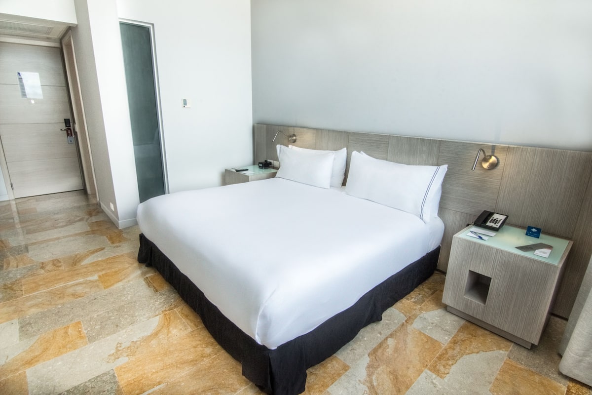 Premium bedding, minibar, in-room safe, desk
