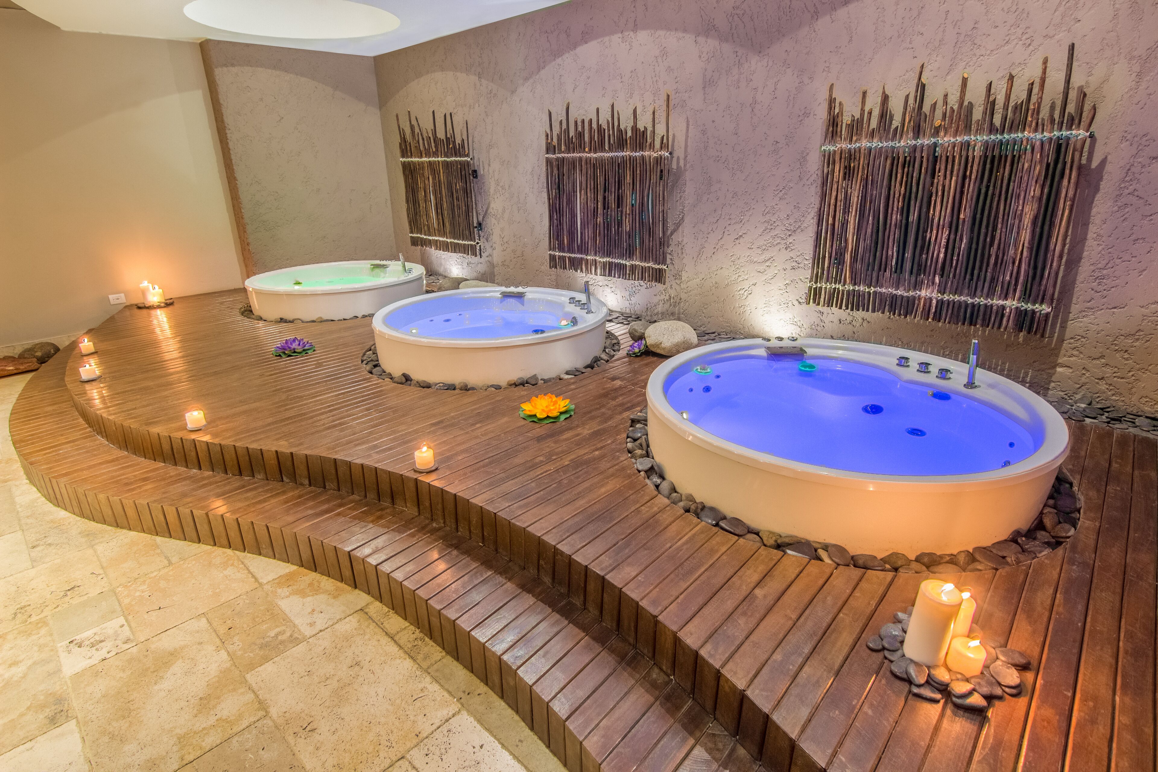Indoor spa tub
