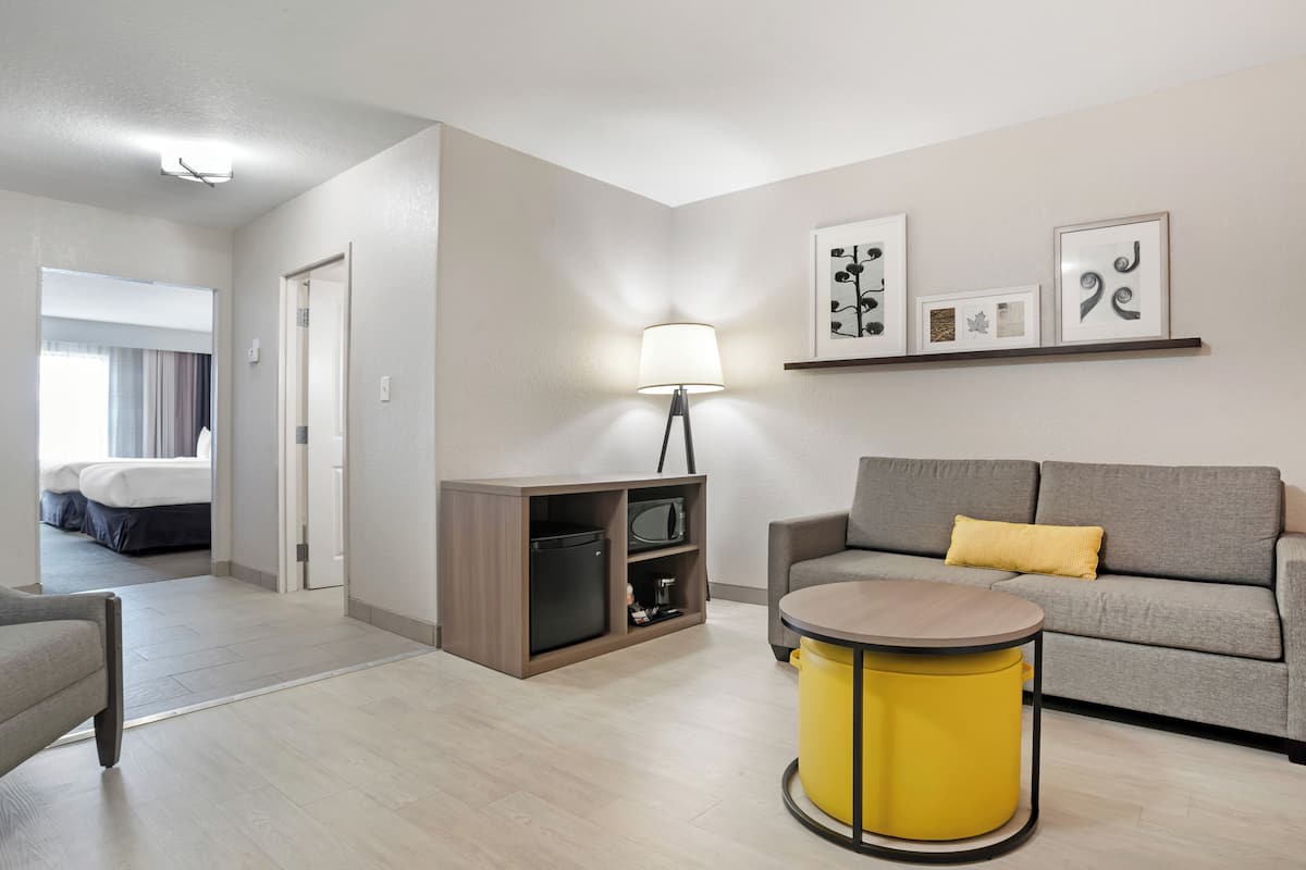 1 Schlafzimmer, Daunenbettdecken, individuell dekoriert