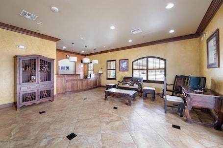 Lobby. Eagle Ford Inn