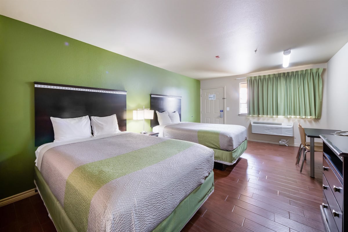 Desk, blackout curtains, free WiFi, wheelchair access