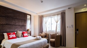 Desk, free WiFi, bed sheets - Subiza Beach Resort (Olongapo)